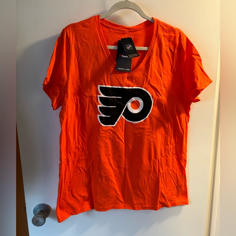 NWT Women’s extra large Philadelphia Flyers T-shirt